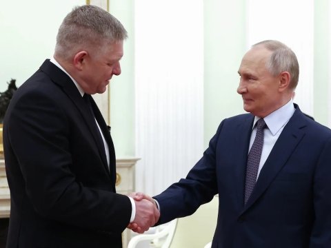 8 ildən sonra Putinlə yenidən görüşdü