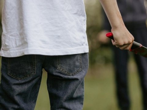 15 yaşlı yeniyetmə tanışı tərəfindən BIÇAQLANDI&nbsp;