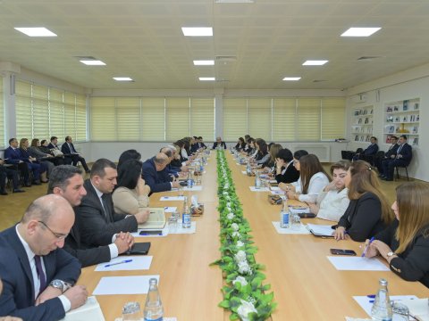 Emin Əmrullayev direktorlara&nbsp;tapşırıq&nbsp;verdi