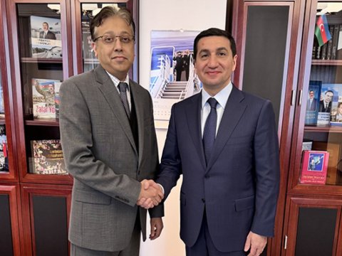 Hikmət Hacıyev Pakistan səfiri ilə görüşüb