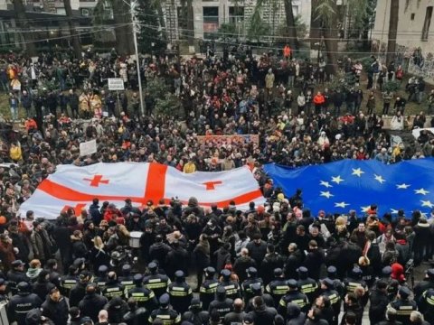 Gürcüstanda kritik həftə: Zurabişivili hakimiyyətdən gedir?