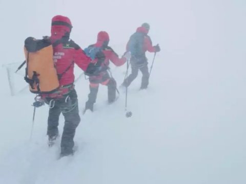 İki alpinist itkin düşdü