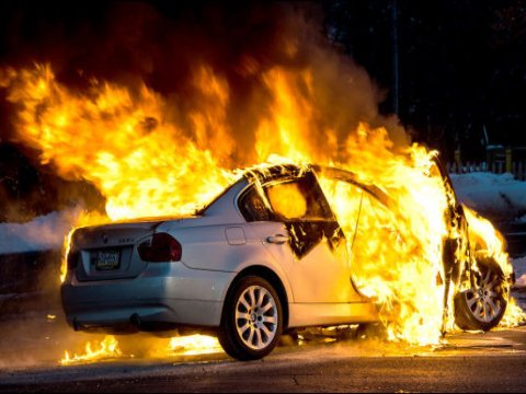 Neftçalada maşın YANDI