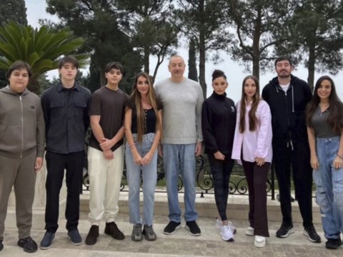 Prezident ad günündə ailəsi ilə birgə - FOTO