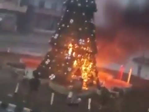 Suriyada "yolka"ya od vuruldu: xristianlar ayağa qalxdı - VİDEO