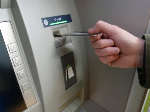 Bank kartından oğurluq edildi
