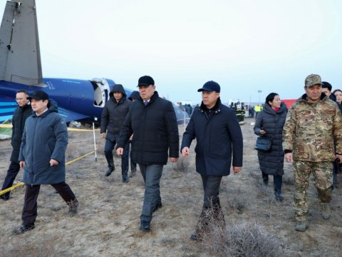 Qazaxıstan Hökumət Komissiyası qəzanın baş verdiyi ərazidə - FOTO