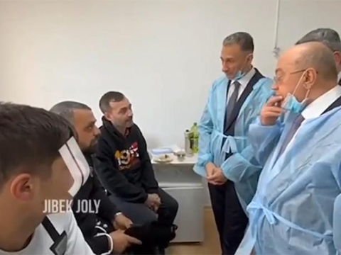 Nazirlər yaralı azərbaycanlılara baş çəkdilər - VİDEO