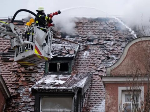 Qocalar evində yanğın: 15 nəfər yaralandı