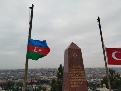 Türkiyənin Azərbaycandakı səfirliyində&nbsp;bayraqlar endirildi