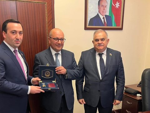 Deputat yubiley medalı ilə təltif olundu