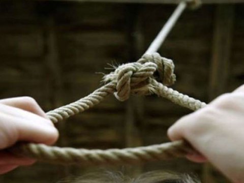 44 yaşlı kişi özünü asdı