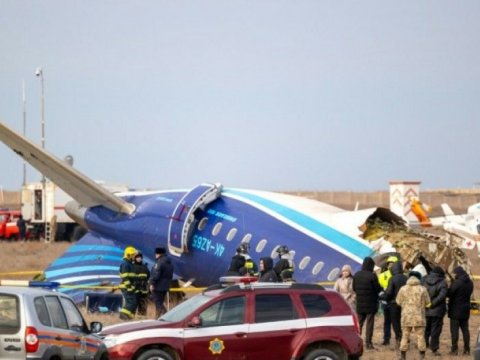 Özbək pilotlar aviaqəza qurbanlarını belə yad etdilər - VİDEO