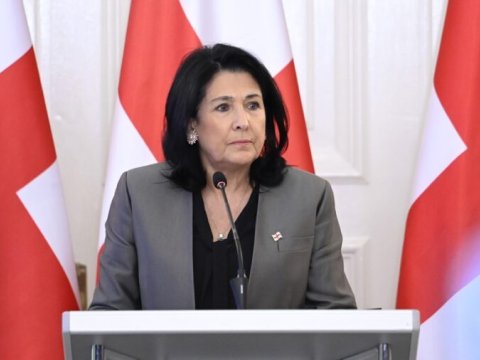 Zurabişvili prezidentin iqamətgahını tərk etdi - VİDEO