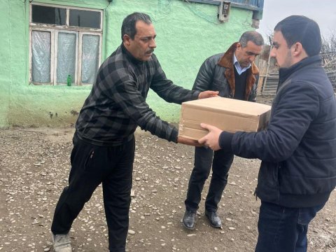 Deputatdan aztəminatlı ailələrə bayram dəstəyi - FOTOLAR