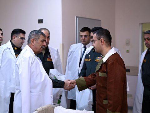 Zakir Həsənov hərbçilərin müalicəsilə&nbsp;maraqlanıb - VİDEO