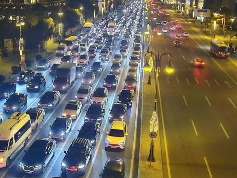 Bakıda ağır tıxac var - SİYAHI