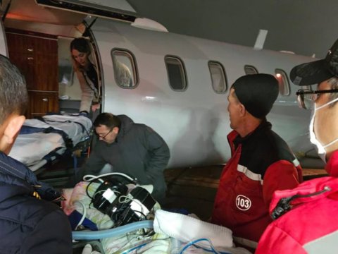 Təyyarə qəzasında yaralanan daha 3 nəfər Azərbaycana GƏTİRİLDİ