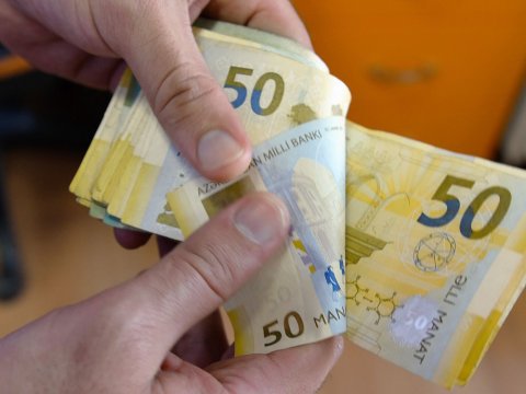 Daha bir universitetdə maaşlar artırıldı, mükafat verildi