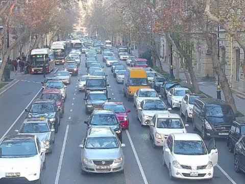 Diqqət: hazırda bu yollarda sıxlıq var - SİYAHI