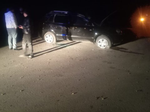 Salyanda "Hyundai" aşdı: yaralılar var