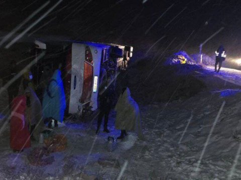 İranda avtobus aşdı - 16 nəfər yaralandı