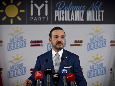 Türkiyədə qalmaqallı İSTEFA