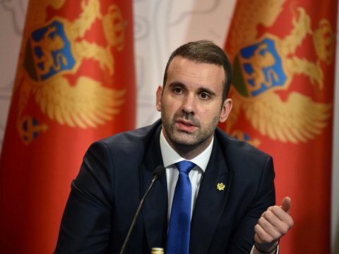 Silahla bağlı yeni qanun qəbul edəcəyik - Baş nazir