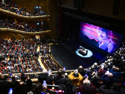 Türkiyə xalqı Ferdi Tayfurla vidalaşır