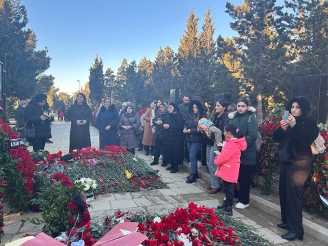 Xalq Qəhrəmanlarının ziyarətində - FOTOLAR