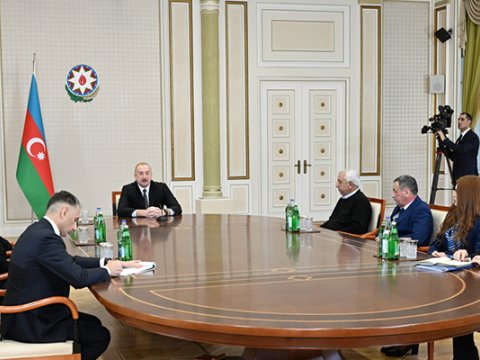 Prezidentin sağ qalan təyyarə bələdçiləri ilə görüşünün VİDEOSU