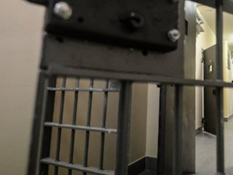 Ermənistanda məhbus dilini kəsdi