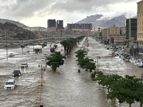 Məkkə və Mədinəni su basdı - Şəhərlərdən ən son GÖRÜNTÜLƏR