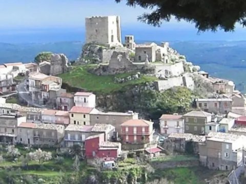 Bu kənddə xəstələnmək QADAĞAN EDİLDİ