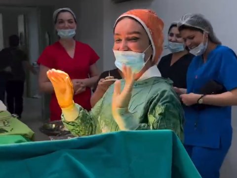 Əməliyyat zamanı ad günü qeyd edilən cərrahla bağlı yoxlama başladı - YENİLƏNİB