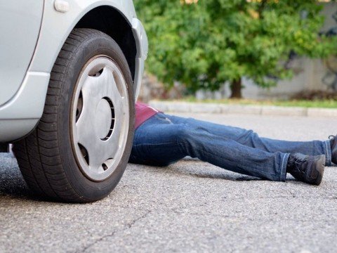 Xırdalanda vəzifəli şəxsi maşın vurub ÖLDÜRDÜ - FOTO