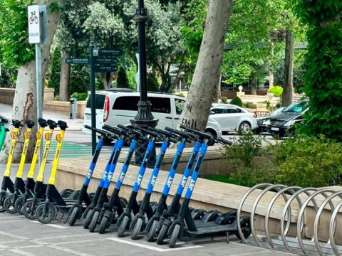 Bakının 6 küçəsində skuter parklanma məntəqəsi yaradılıb