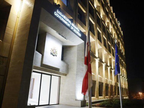 Gürcüstanda&nbsp;dövlət bayraqları endirildi