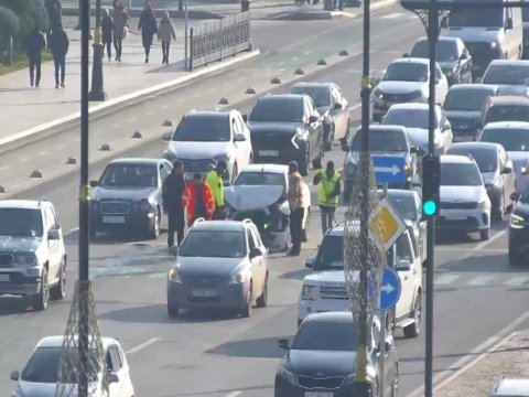 Bakıda qəza tıxaca səbəb oldu&nbsp;- FOTO