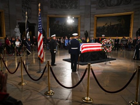 Amerikalılar Karterlə VİDALAŞIR