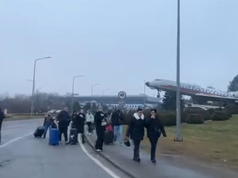 Hava limanında həyəcan: sərnişinlər təxliyə edildi - VİDEO