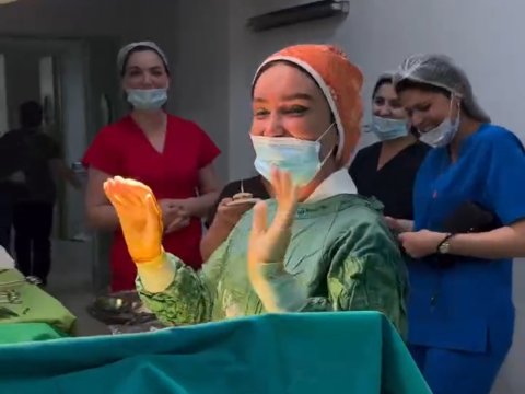 Əməliyyat zamanı ad günü qeyd edən 4 tibb işçisi cəzalandırıldı - RƏSMİ