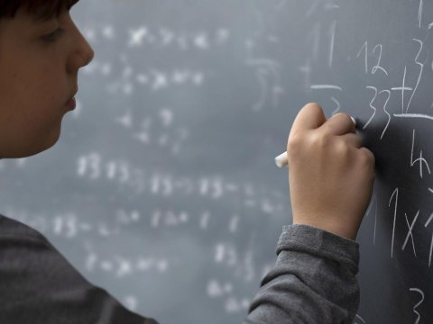 Şagird məktəbli yoldaşının gözünə xəsarət yetirdi - Məktəbdən kənarlaşdırıldı 