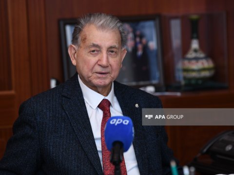 AMEA-nın sabiq prezidenti: &ldquo;Xaricdəydim, Ətağanın cəddini çağırdım, yollar açıldı&rdquo;&nbsp;