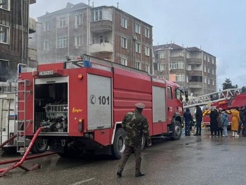 Bakıda yaşayış binasında yanğın
