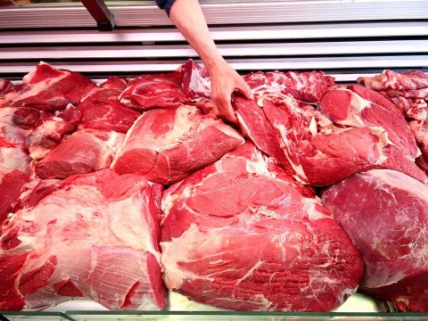 Kilosu 10-11 manat: Azərbaycana gətirilən ucuz ətə etibar etmək olar?