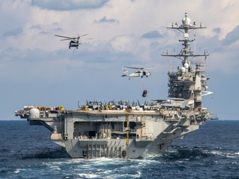 Husilər ABŞ-nin hərbi gəmisinə hücum etdi