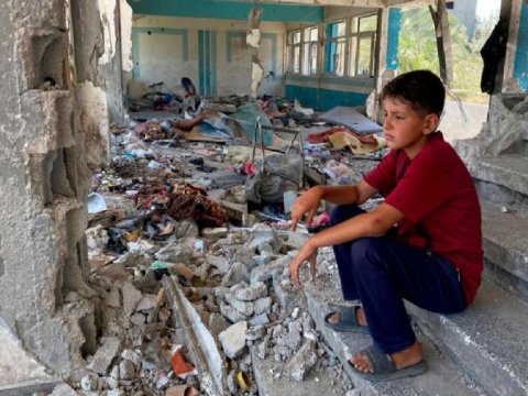 Qəzzada məktəblərin 88 %-i DAĞIDILIB