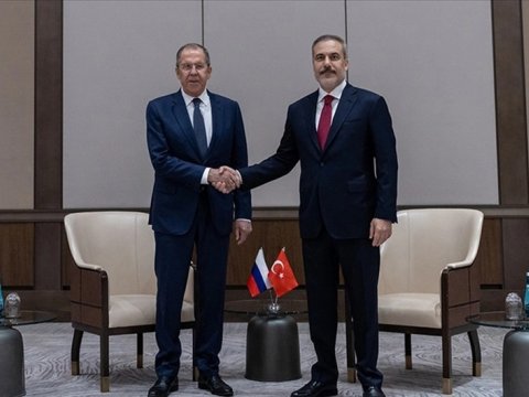 Fidan Lavrovla Suriyanı MÜZAKİRƏ ETDİ