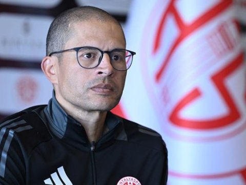 Aleks istefaya göndərildi